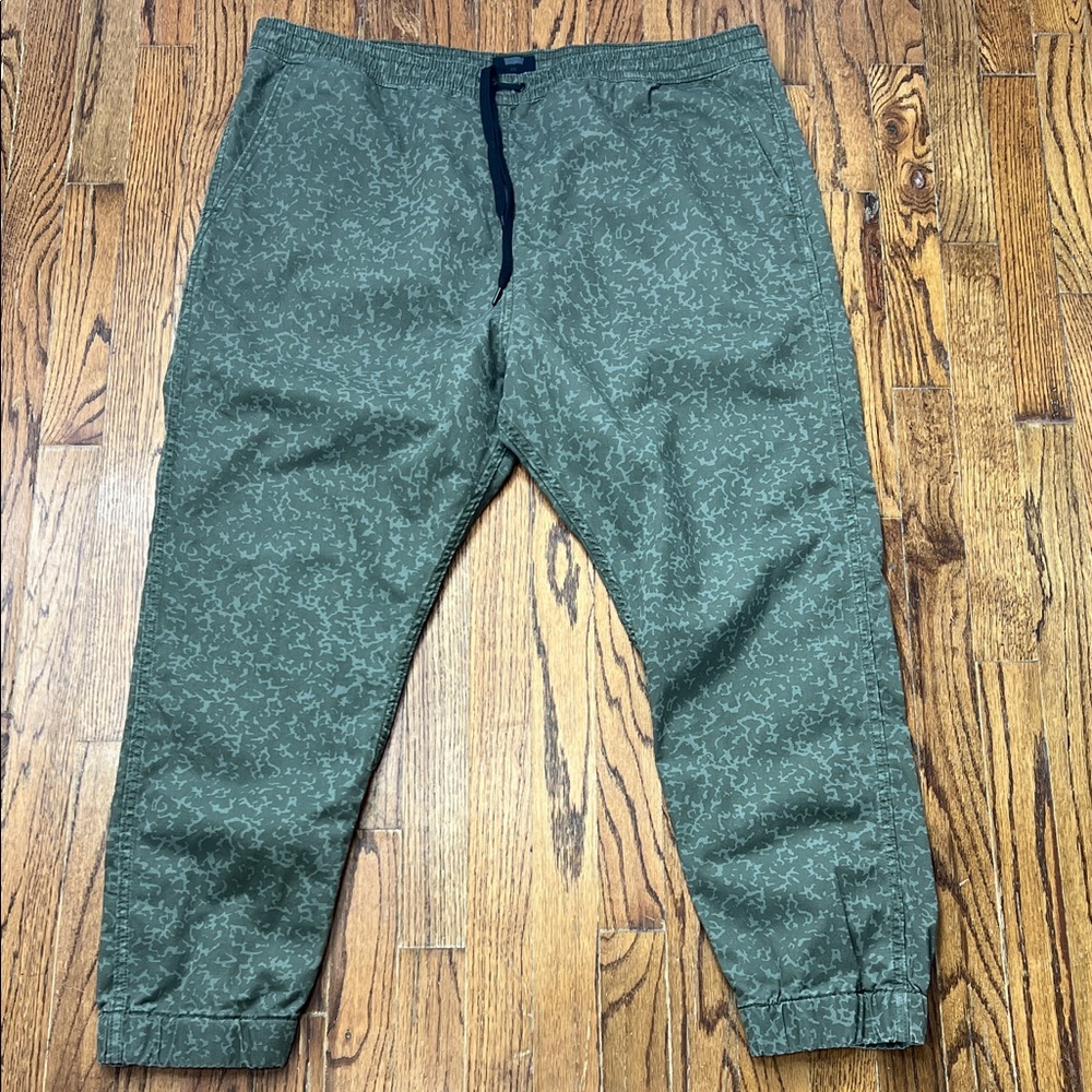 Levi's Olive Camouflage Patterned 4 Pocket Men’s Joggers | Size XXL